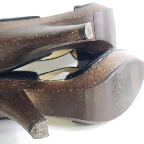 Reposhing -Michael Kors 8 Peep Toe Sling Back Wooden/Black Leather Heels - Picture 9 of 13